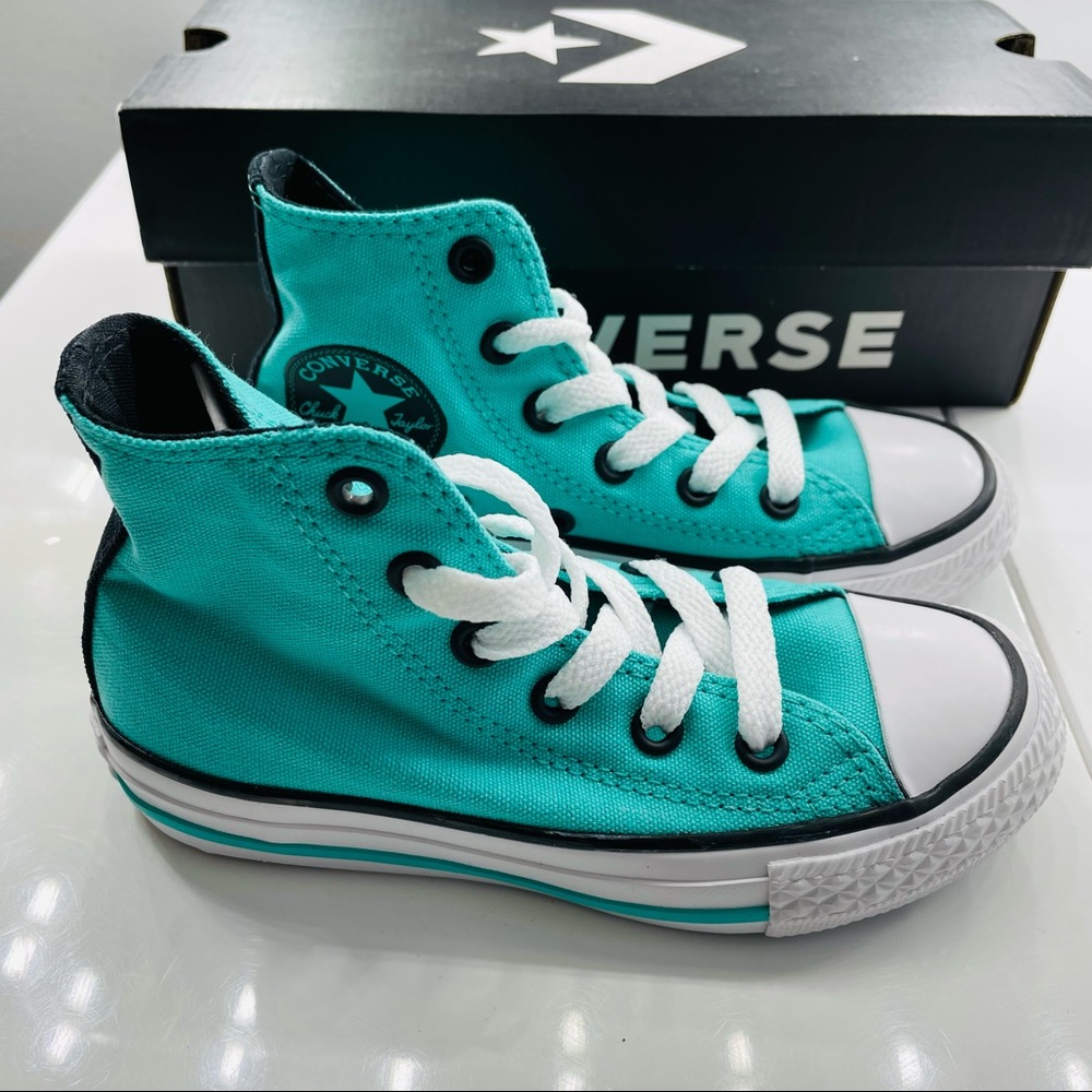 Converse Girls Chuck Taylor All Star Hi Top Sneaker (Little Kid)